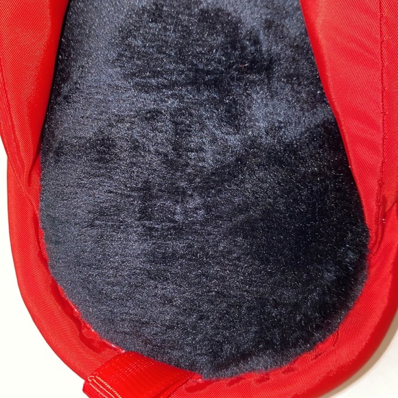 Red Puffer slippers - Picture 5 of 5